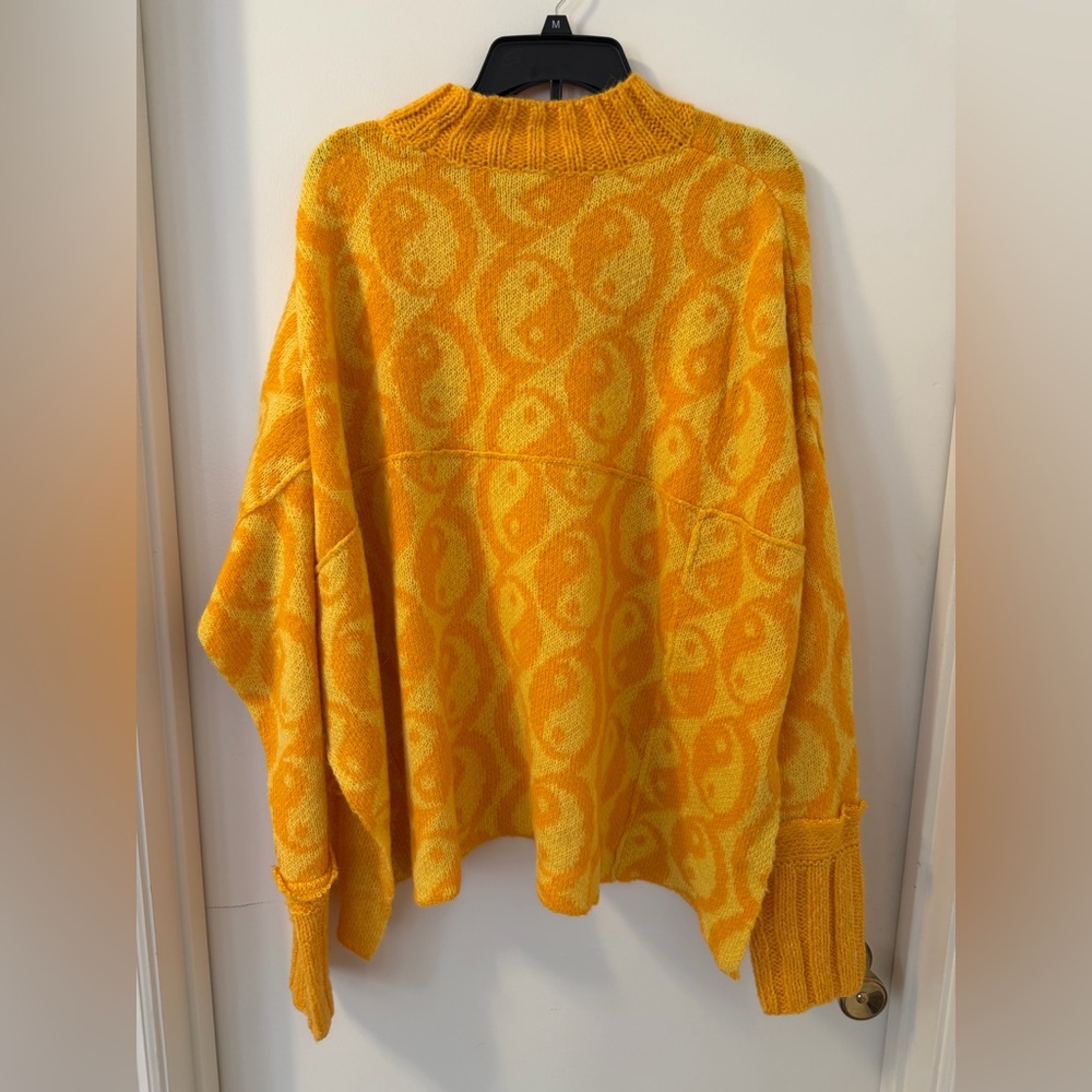 NWOT Free People Fun Yin Yang Yellow Oversized Cropped Sweater Sz L - Picture 2 of 10